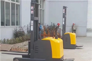 電動堆高車叉車為什么會出現(xiàn)漏油現(xiàn)象？
