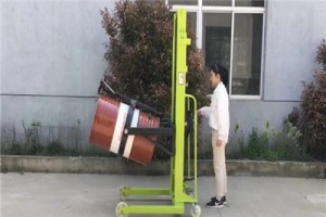 手動油桶搬運(yùn)堆高車在使用中會出現(xiàn)哪些問題？如何快速解決？