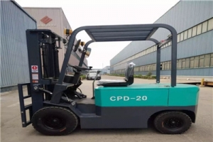 倉儲(chǔ)電動(dòng)叉車廠家說明使用電動(dòng)叉車的主要好處是什么?