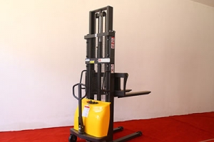 半電動(dòng)堆高車是否要像普通機(jī)動(dòng)車一樣進(jìn)行年檢？