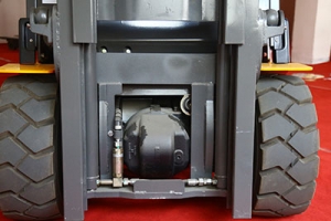 電動叉車輪胎的氣門嘴根部漏氣如何處理？