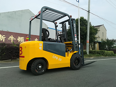 電動(dòng)叉車(chē)廠家