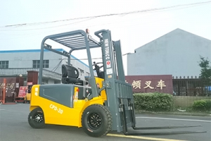 電動(dòng)叉車(chē)和牽引車(chē)的起步與停車(chē)